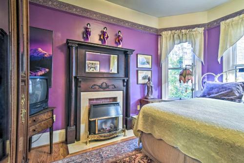 Schlafzimmer mit lila Wänden, einem Bett und einem Kamin in der Unterkunft Historical Portland Home Less Than 2 Mi to Downtown! in Portland