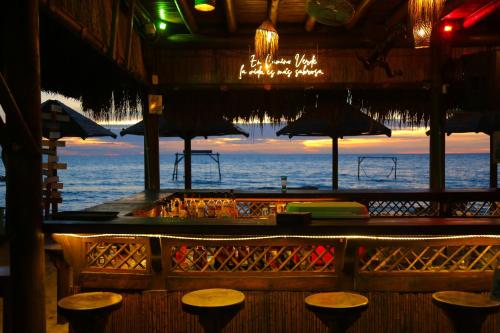 a bar with a view of the ocean and the beach at Hotel Camino Verde in Tolú