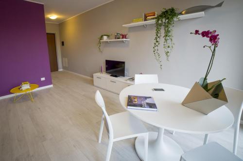 a white dining room with a white table and chairs at Dreams Hotel Residenza Pianell 10 in Milan