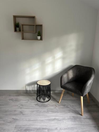 Ruang duduk di Appartement chaleureux proche RER/ CDG / Parc Expo