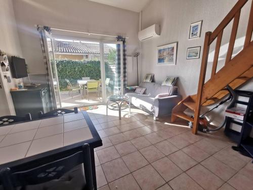 Villa rénovée climatisée avec piscine et parking proche mer - FR-1-607-107
