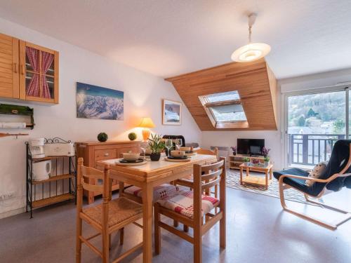 Duplex confortable avec 2 chambres, balcon et parking à Saint Lary village, proche des thermes et télécabine - FR-1-296-336