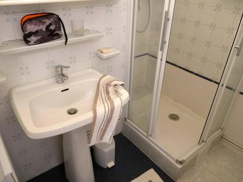 a bathroom with a sink and a shower at Appartement Bagnères-de-Luchon, 2 pièces, 4 personnes - FR-1-313-151 in Luchon