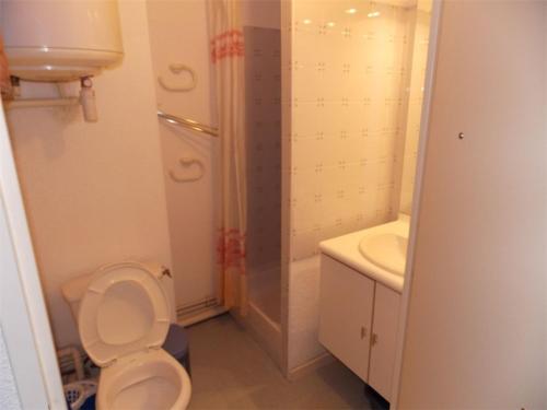 a bathroom with a toilet and a sink at Studio Bagnères-de-Luchon, 1 pièce, 4 personnes - FR-1-313-193 in Luchon