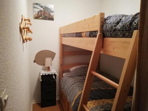 a bunk bed in a room with a bunk bedutenewayangering at Appartement Bagnères-de-Luchon, 2 pièces, 4 personnes - FR-1-313-195 in Luchon