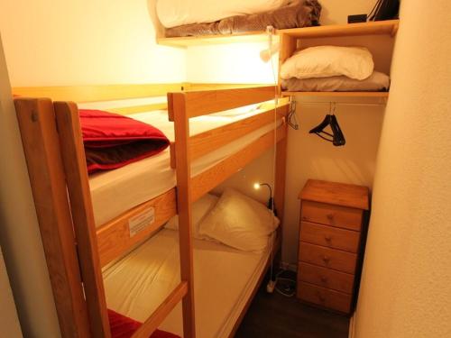 a room with two bunk beds in a room at Appartement Bagnères-de-Luchon, 2 pièces, 4 personnes - FR-1-313-159 in Luchon