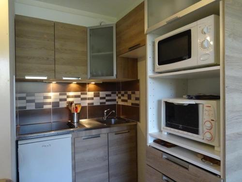 Studio pour 4 pers. à proximité des pistes avec balcon et parking - FR-1-602-55