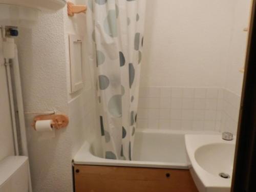 Ένα μπάνιο στο Studio chaleureux à 300m des pistes avec parking gratuit - FR-1-557A-33