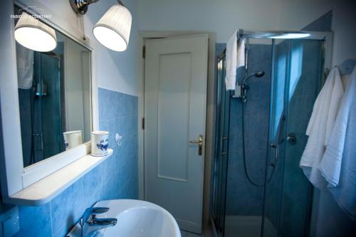 A bathroom at Ciuri Ciuri B&B