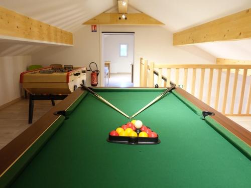 Photo de la galerie de l'établissement Gîte 15 pers. - Mobilité réduite - Proche Saint-Guérin - Parking, Salle de réunion, Ski room - FR-1-342-260, à Beaufort