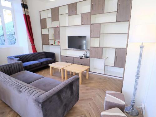 Photo de la galerie de l'établissement Gîte 15 pers. - Mobilité réduite - Proche Saint-Guérin - Parking, Salle de réunion, Ski room - FR-1-342-260, à Beaufort