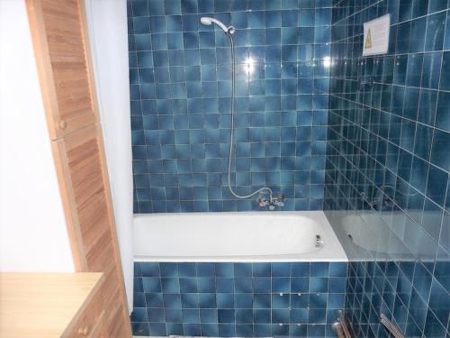 Koupelna v ubytování Grand appartement 3 pièces, proche des pistes, 8 couchages, accès piscine - FR-1-573-34