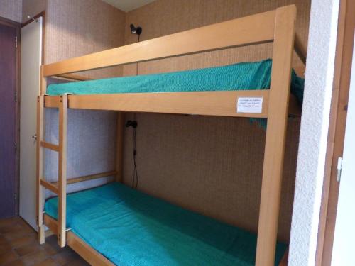 a bunk bed room with two bunk beds in it at Studio Le Grand-Bornand, 1 pièce, 4 personnes - FR-1-458-100 in Le Grand-Bornand