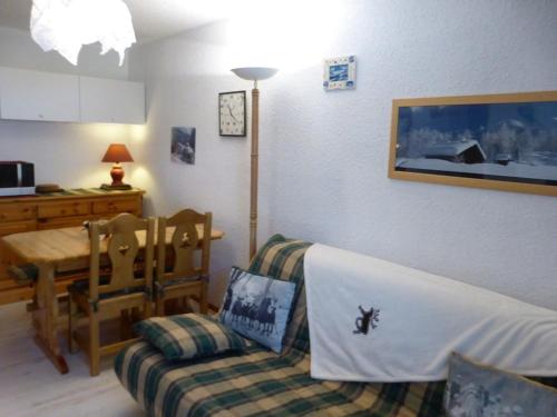 Photo de la galerie de l'établissement Appartement cosy pour 4 avec piscine et balcon à Arêches-Beaufort - FR-1-342-254, à Beaufort
