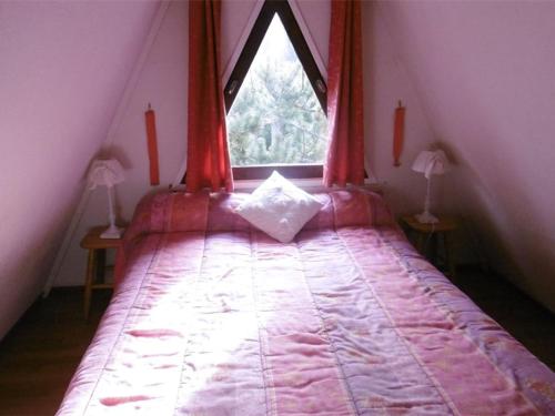 A bed or beds in a room at Chalet Les Angles, 3 pièces, 6 personnes - FR-1-295-170