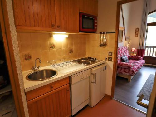 Кухня или мини-кухня в Appartement Arêches-Beaufort, 3 pièces, 6 personnes - FR-1-342-245
