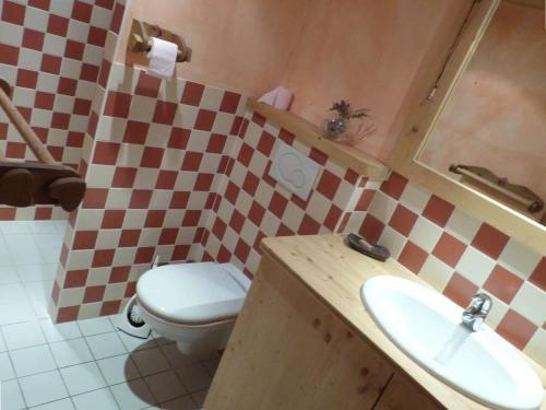 a bathroom with a white toilet and a sink at Studio Le Grand-Bornand, 1 pièce, 2 personnes - FR-1-458-153 in Le Grand-Bornand
