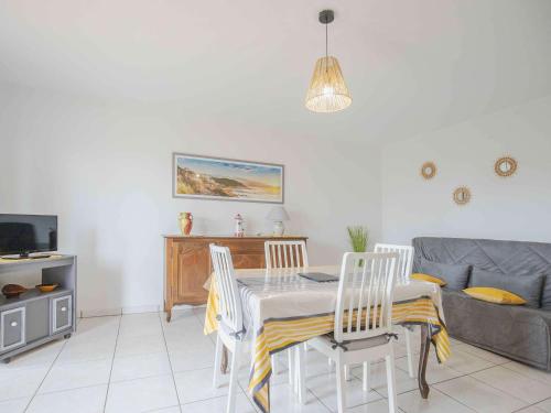 Zdjęcie z galerii obiektu Appartement à Socoa avec Terrasse, Piscine et Parking - 700m de la Plage - FR-1-4-625 w mieście Ciboure