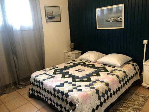 Ένα ή περισσότερα κρεβάτια σε δωμάτιο στο Appartement Prats-de-Mollo-la-Preste, 2 pièces, 5 personnes - FR-1-659-58