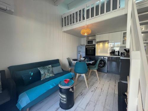 Photo de la galerie de l'établissement Maison climatisée rénovée, terrasse, 600m Port et 200m plage, parking privé - FR-1-225D-140, à Saint-Cyprien