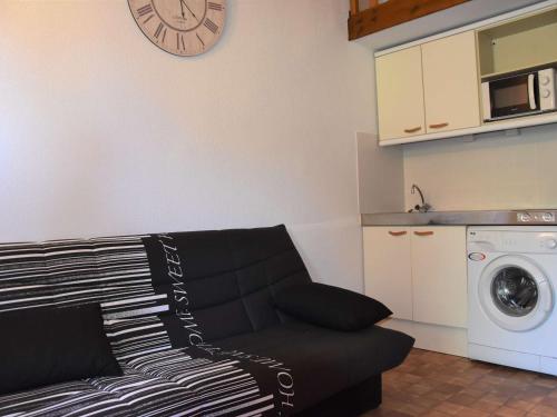 Photo de la galerie de l'établissement Charmant pavillon climatisé avec mezzanine, piscine et parking privé à 300m de la plage - Gruissan - FR-1-229-793, à Gruissan