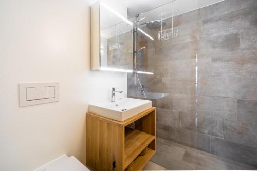 a bathroom with a sink and a shower at Casa Collina 5i-02 in Flims
