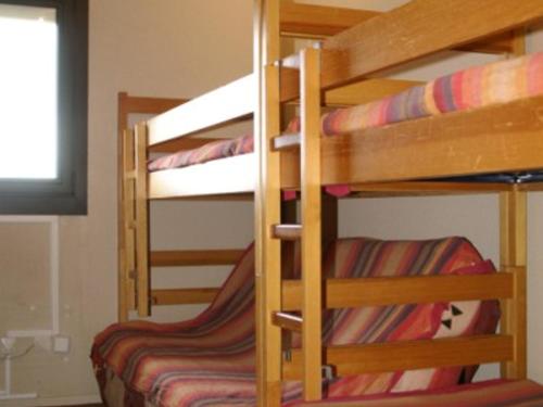 a couple of bunk beds in a room at Appartement Les Adrets-Prapoutel, 2 pièces, 5 personnes - FR-1-557-66 in Les Adrets