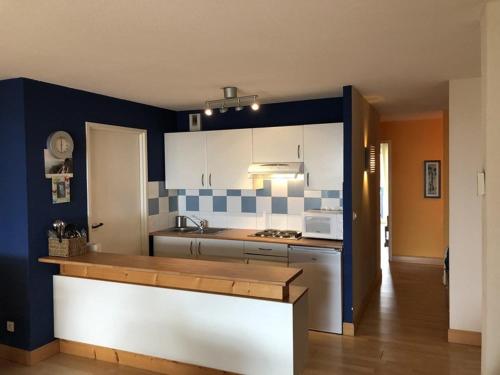 Appartement Vieux-Boucau-les-Bains, 3 pièces, 5 personnes - FR-1-379-88にあるキッチンまたは簡易キッチン