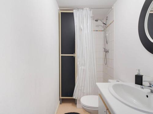 a bathroom with a toilet and a sink and a shower at Appartement Cauterets, 2 pièces, 6 personnes - FR-1-401-145 in Cauterets