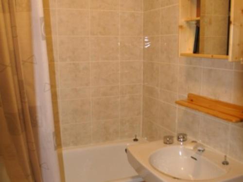 Ванна кімната в Appartement Le Pleynet, 1 pièce, 4 personnes - FR-1-557A-2