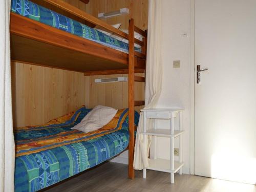 a bedroom with two bunk beds and a ladder at Chalet Bolquère-Pyrénées 2000, 2 pièces, 4 personnes - FR-1-592-23 in Bolquere Pyrenees 2000