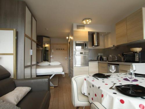 a kitchen and living room with a table with wine glasses at Studio rénové 4 pers à Saint-Chaffrey avec balcon, classé 3 étoiles - FR-1-330E-117 in Saint-Chaffrey