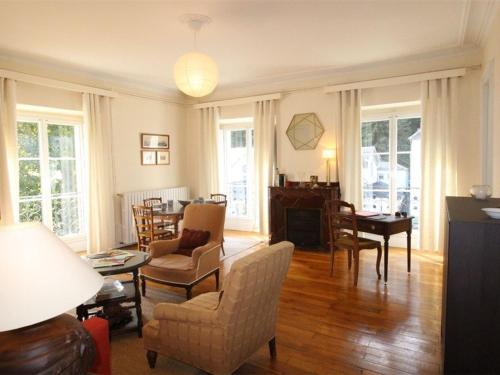 Grand T2 Ensoleillé à Luchon, Face aux Thermes, pour 4 Pers., Proche Télécabine - FR-1-313-165