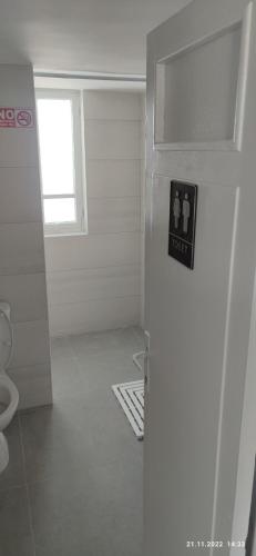 Ένα μπάνιο στο Apartments COMFY - for a quiet family holiday