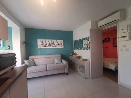 Charmant T2 climatisé, proche mer, parking, terrasse, pour 2 personnes à Agde - FR-1-607-109