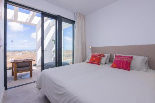 Postel nebo postele na pokoji v ubytování Villa Yolo Norte Private Pool Corralejo By Holidays Home