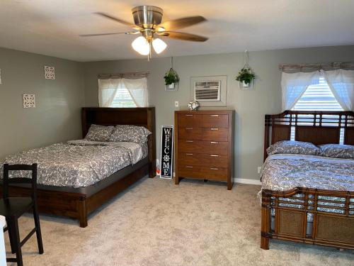 Voodi või voodid majutusasutuse Walk To Siesta Beach, Restaurants, Shopping & More! toas