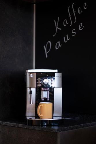 Wolfgangsee Appartementsにあるコーヒーまたはお茶
