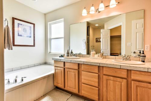 A bathroom at Waterfront Corpus Christi Townhome with Pool and Dock!