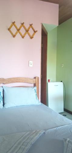 a bedroom with a large bed with a blue pillow at Chateu Soneca in Algodoal