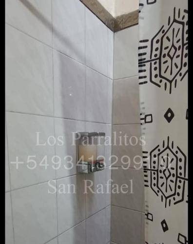 Un baño de Los Parralitos casa en San Rafael