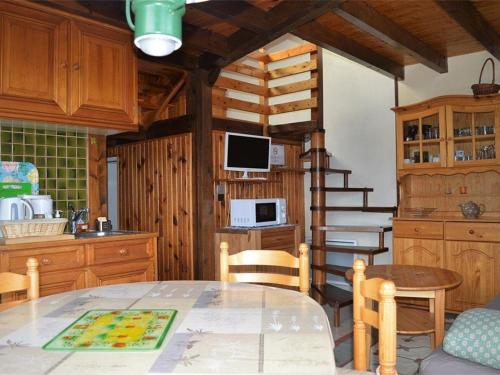 Photo de la galerie de l'établissement Chalet 2 pièces mezzanine, 7 pers, animaux admis, balcon, cuisine équipée - FR-1-592-27, à Bolquère-Pyrénées 2000