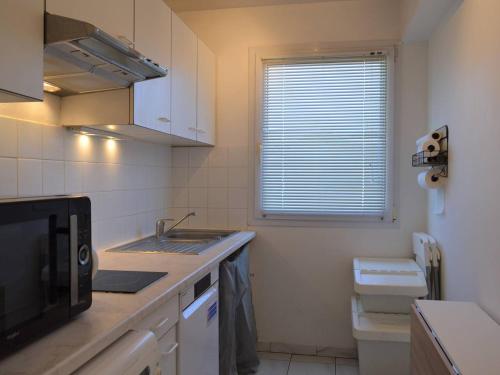 a small kitchen with a sink and a microwave at Appartement Collioure, 3 pièces, 6 personnes - FR-1-225-705 in Collioure