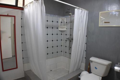 Un baño de Cabañas Ecologicas Alto Cañizares