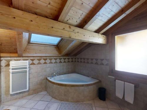 Phòng tắm tại Chalet Le Grand-Bornand, 7 pièces, 11 personnes - FR-1-391-91
