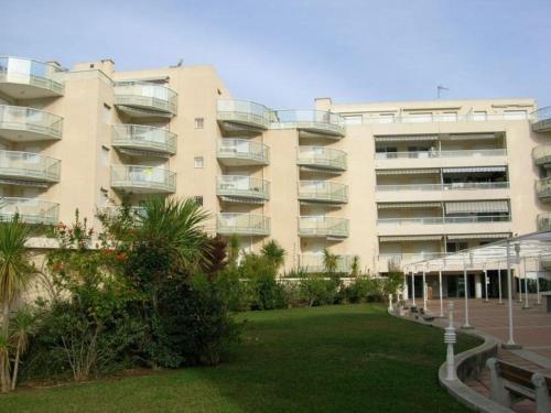 Appartement calme au cœur de Cavalaire, climatisé avec terrasse, parking et toutes commodités - FR-1-100-233