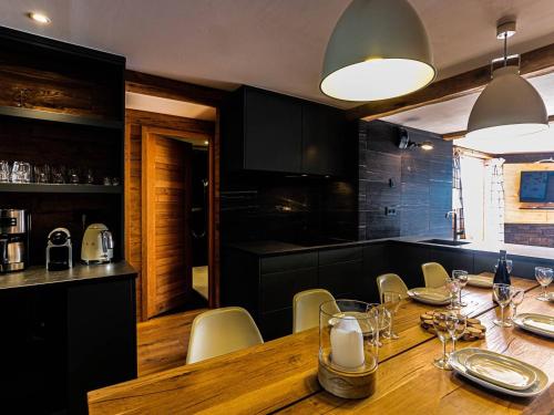 Appt rénové par architecte, 3 chambres, terrasse sud sur pistes, service conciergerie
