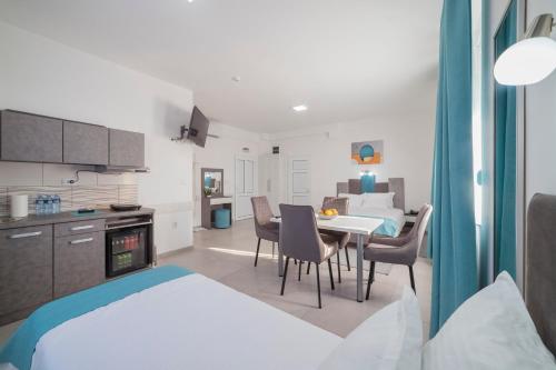 Kuchyň nebo kuchyňský kout v ubytování AS APARTMANI PIROT