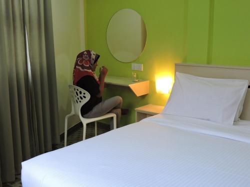 Ένα ή περισσότερα κρεβάτια σε δωμάτιο στο Merlin Hotel Penang