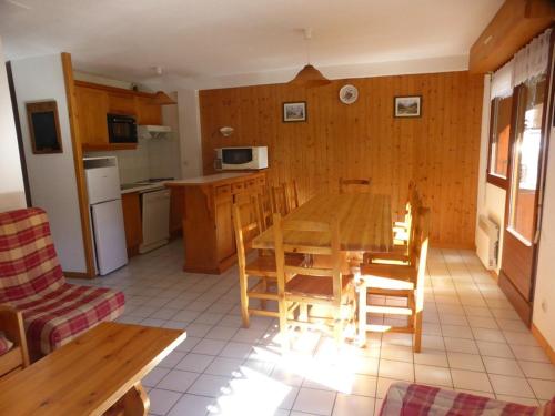 Photo de la galerie de l'établissement Duplex 8-10 pers, terrasse sud, ski au pied, garage, Beaufortain - FR-1-342-214, à Beaufort